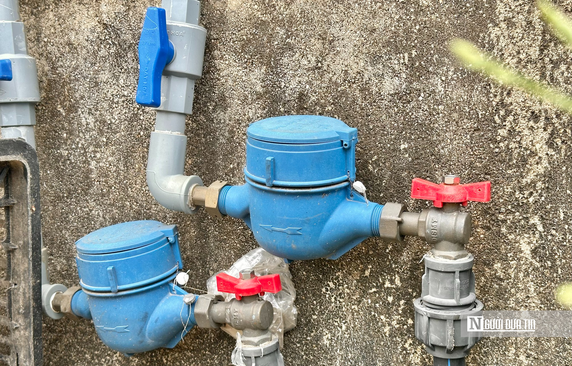 Đ&oacute;ng tiền chờ nước sạch, người d&acirc;n vẫn phải d&ugrave;ng nước giếng nhiễm ph&egrave;n- Ảnh 3.