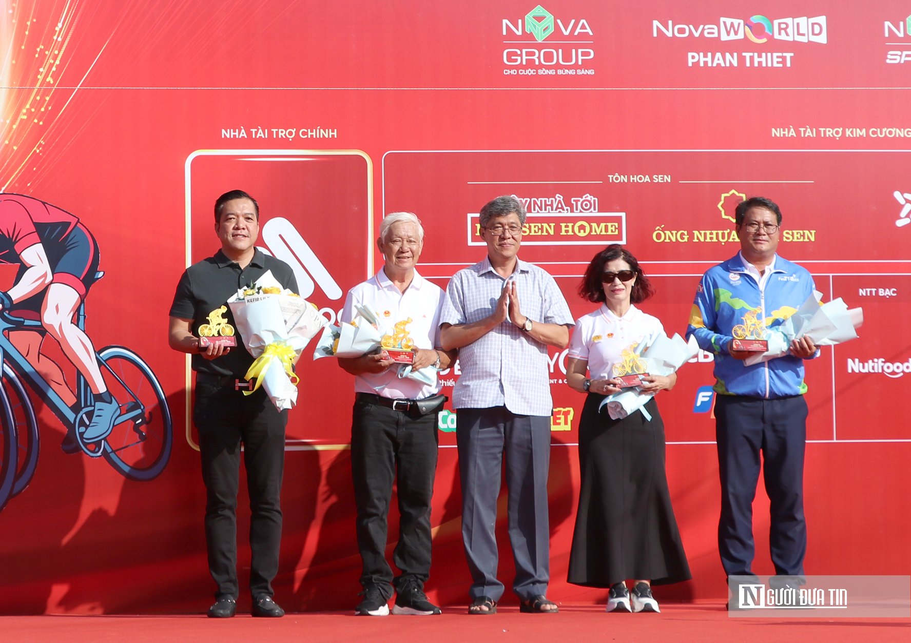 Độc đ&aacute;o cuộc đua xe đạp d&agrave;nh cho c&aacute;c cặp vợ chồng tại Sports Festival 2026 - Ảnh 1.