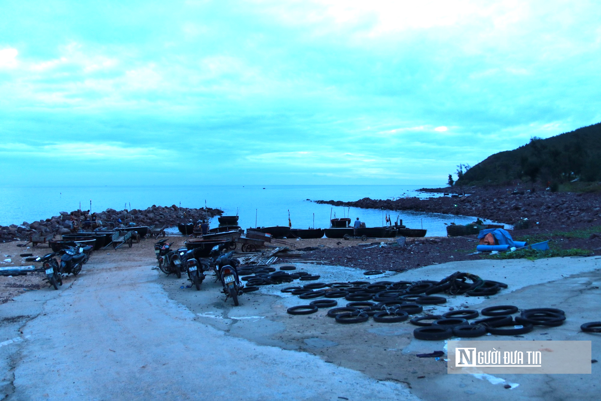 Bỏ túi tiền triệu mỗi đêm nhờ nghề mưu sinh độc đáo ở biển xứ Nghệ- Ảnh 1.