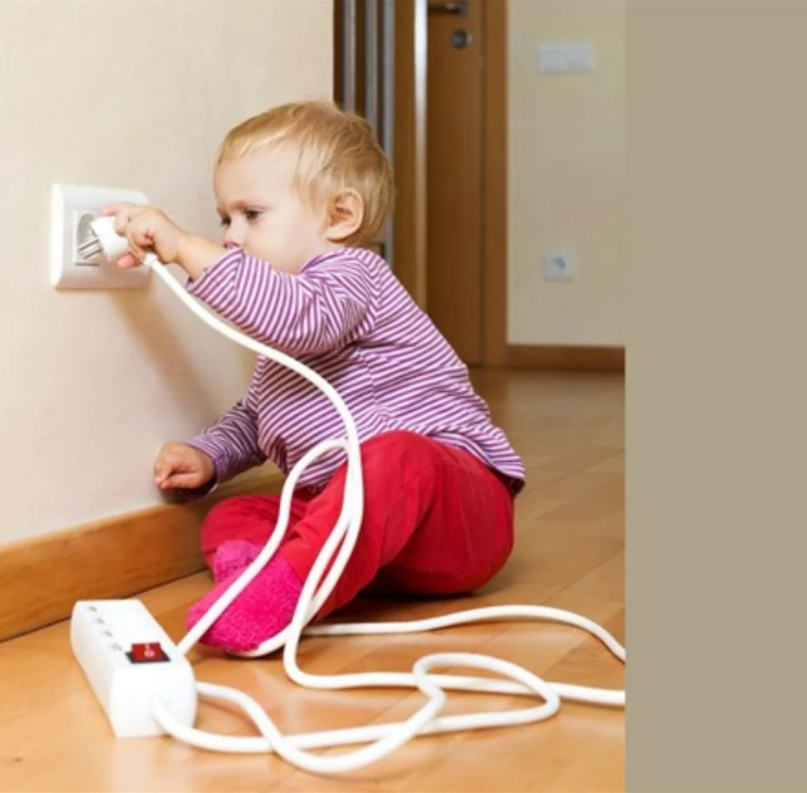 Rủi ro tiềm ẩn khi cắm củ sạc cả ngày dù không dùng - Ảnh 1.