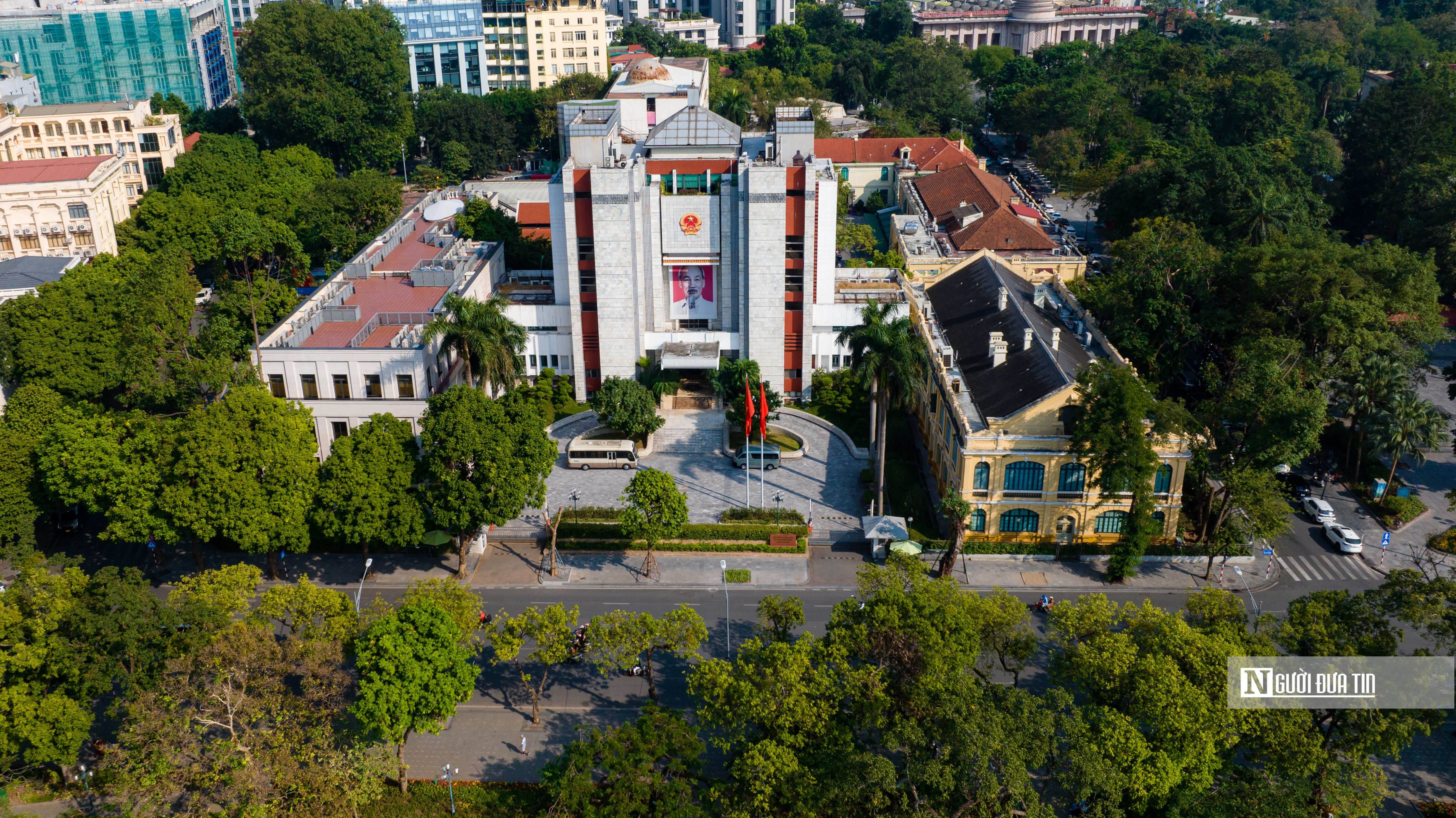 Hà Nội xem xét miễn nhiễm chức vụ Ủy viên UBND đối với 11 Giám đốc sở nghành - Ảnh 1.