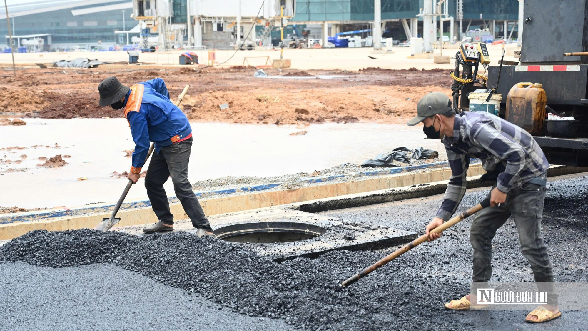 S&acirc;n bay Long Th&agrave;nh &ldquo;n&oacute;ng&rdquo; giữa kỳ nghỉ lễ, h&agrave;ng ngh&igrave;n c&ocirc;ng nh&acirc;n chạy đua về đ&iacute;ch- Ảnh 9.