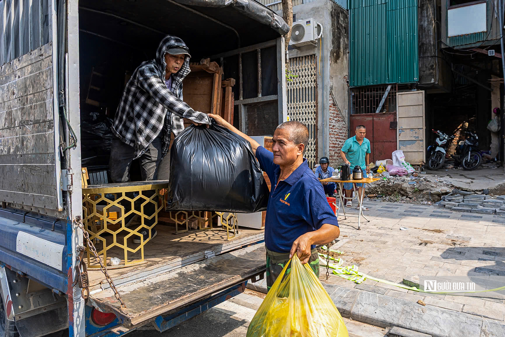 Hà Nội: Người dân dọn nhà bàn giao mặt bằng thực hiện dự án bãi đỗ xe Vành đai 1 - Ảnh 16.