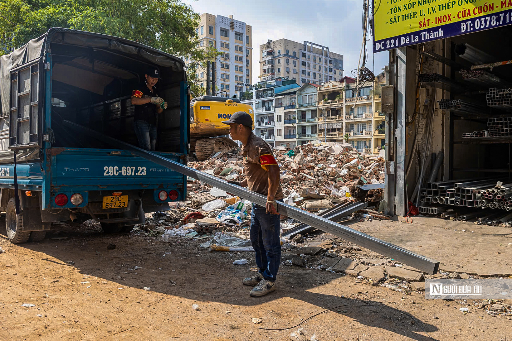 Hà Nội: Người dân dọn nhà bàn giao mặt bằng thực hiện dự án bãi đỗ xe Vành đai 1 - Ảnh 10.