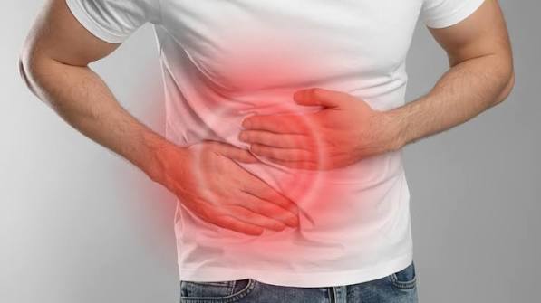 Người đàn ông 26 tuổi có hơn 200 viên sỏi mật vì thường xuyên ăn thứ "vạn người mê" - Ảnh 2.