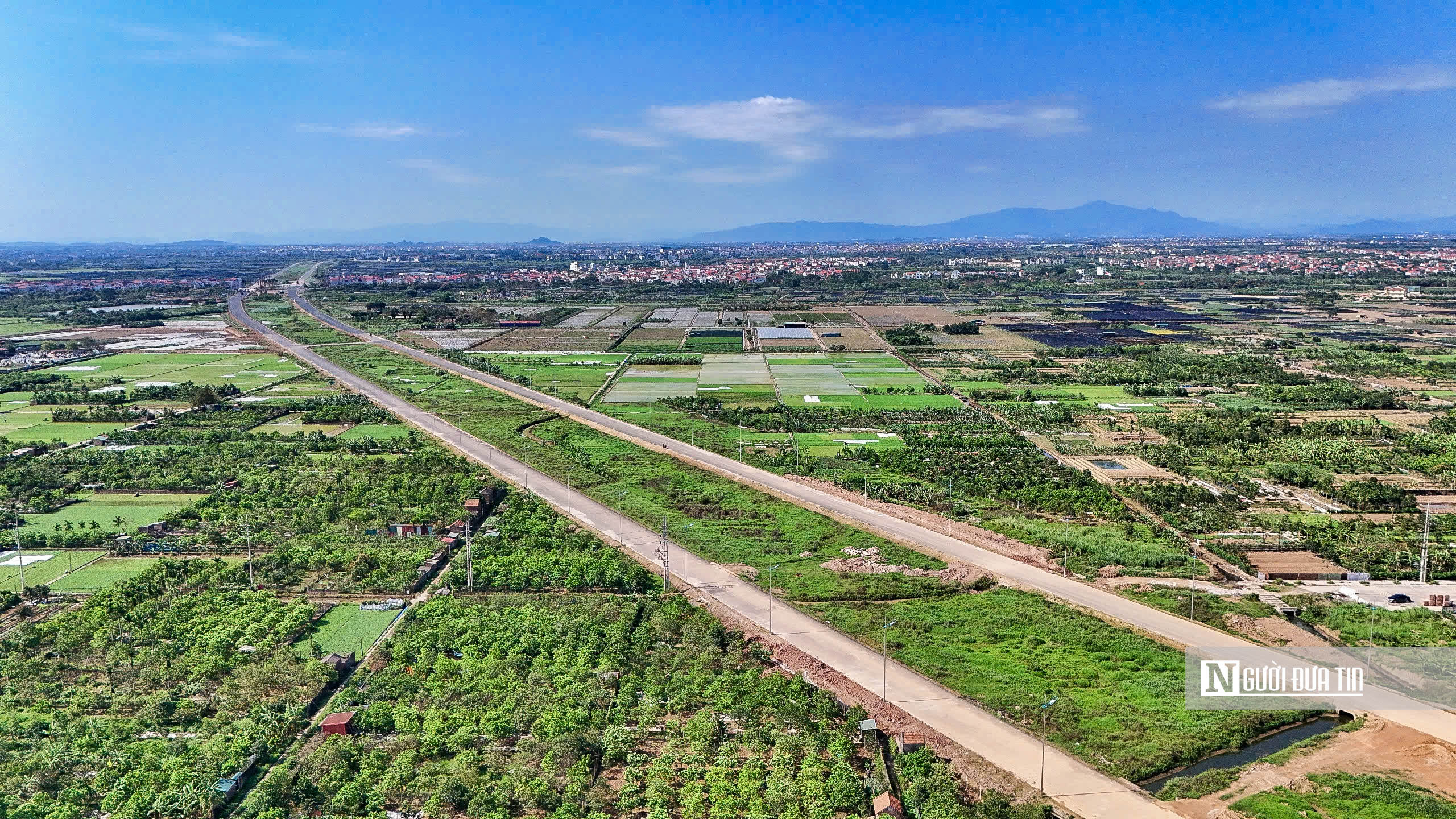 Thể chế mở đường, hạ tầng 