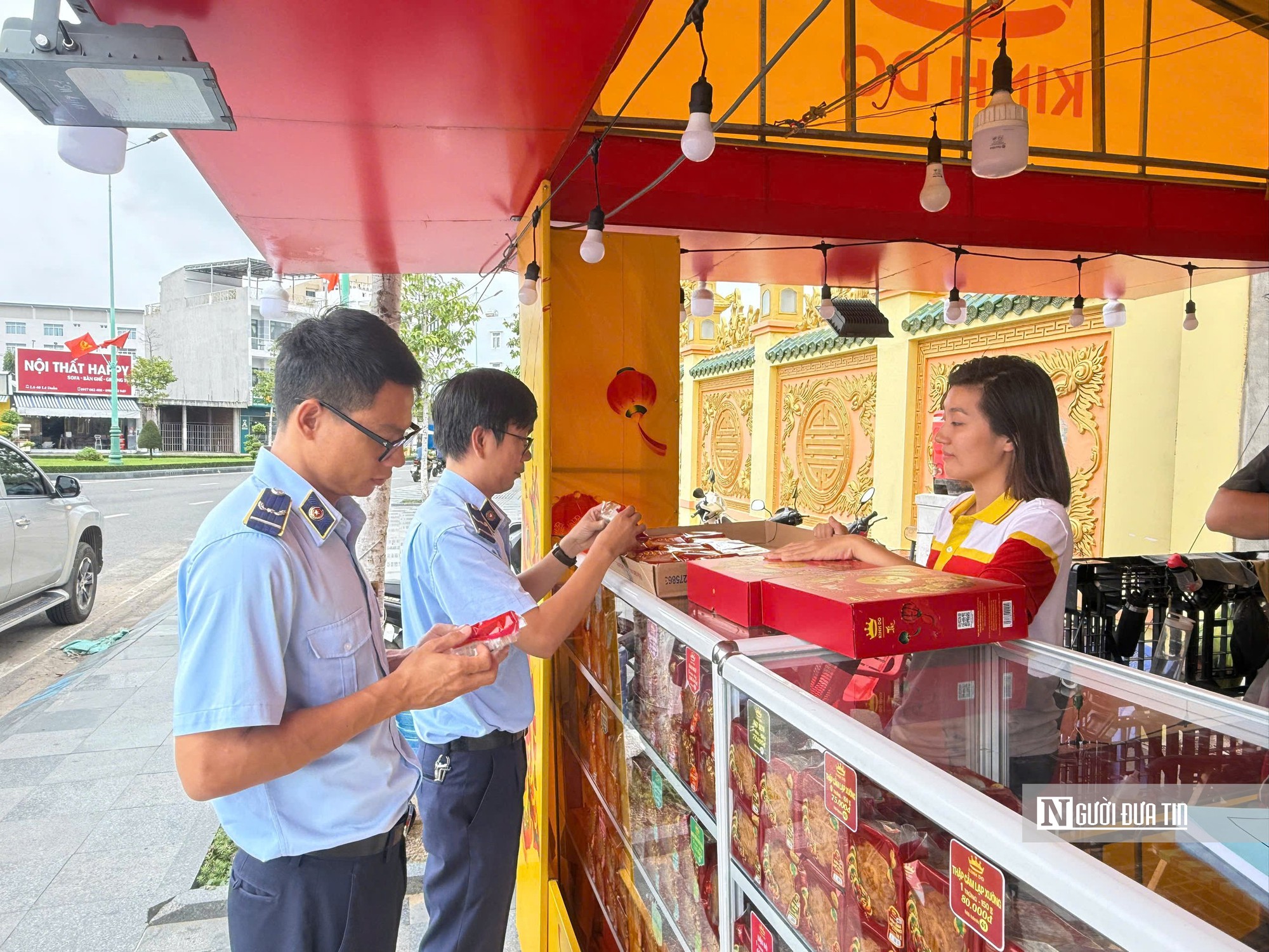 B&aacute;nh Trung thu v&agrave;o m&ugrave;a, L&acirc;m Đồng tăng kiểm tra từ phố đến &ldquo;chợ mạng&rdquo;- Ảnh 5.