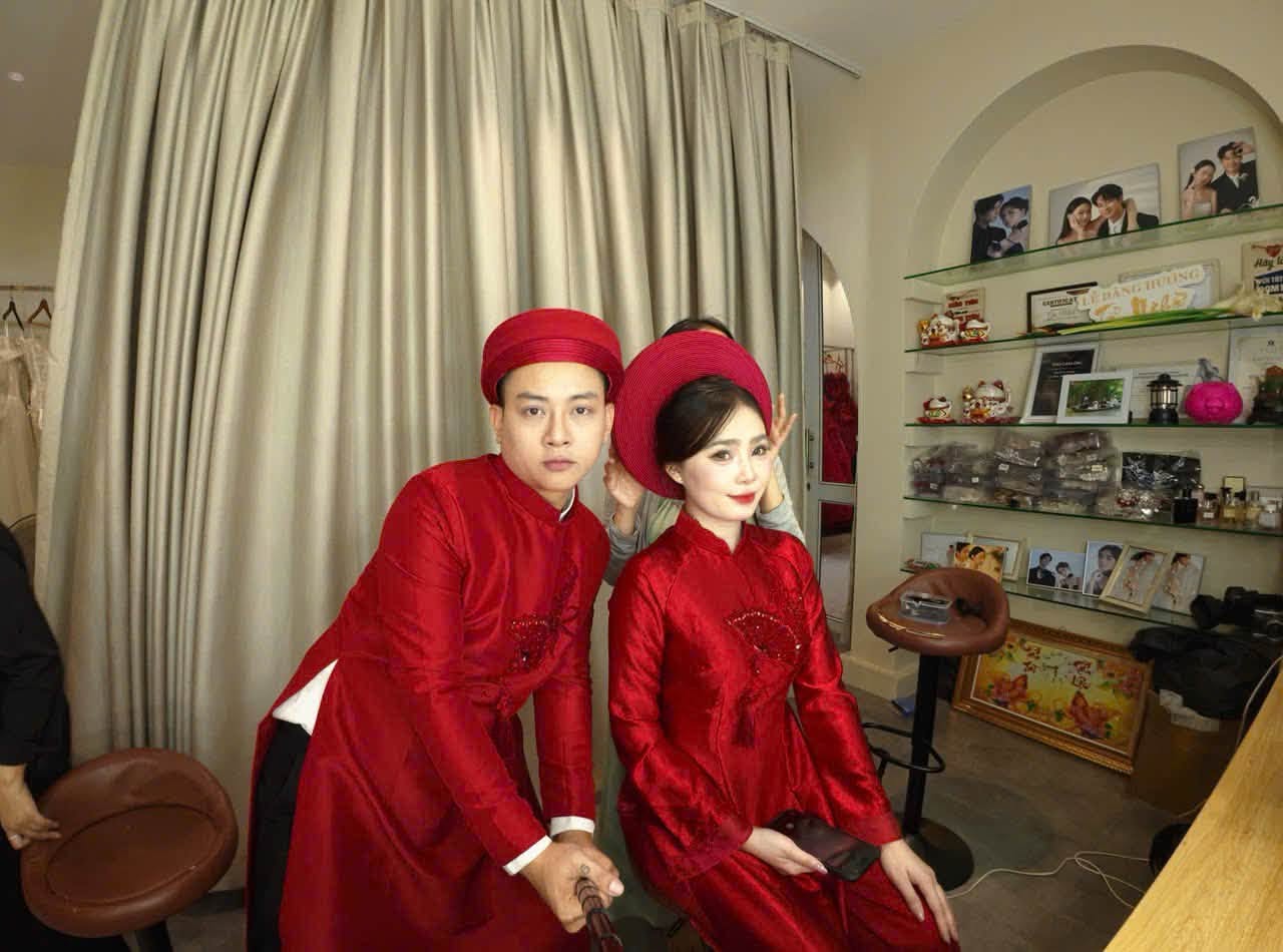 Hoài Lâm công khai ảnh cưới với Ngọc Trinh: Cô dâu sinh năm 2004, quê Vĩnh Long - Ảnh 1.