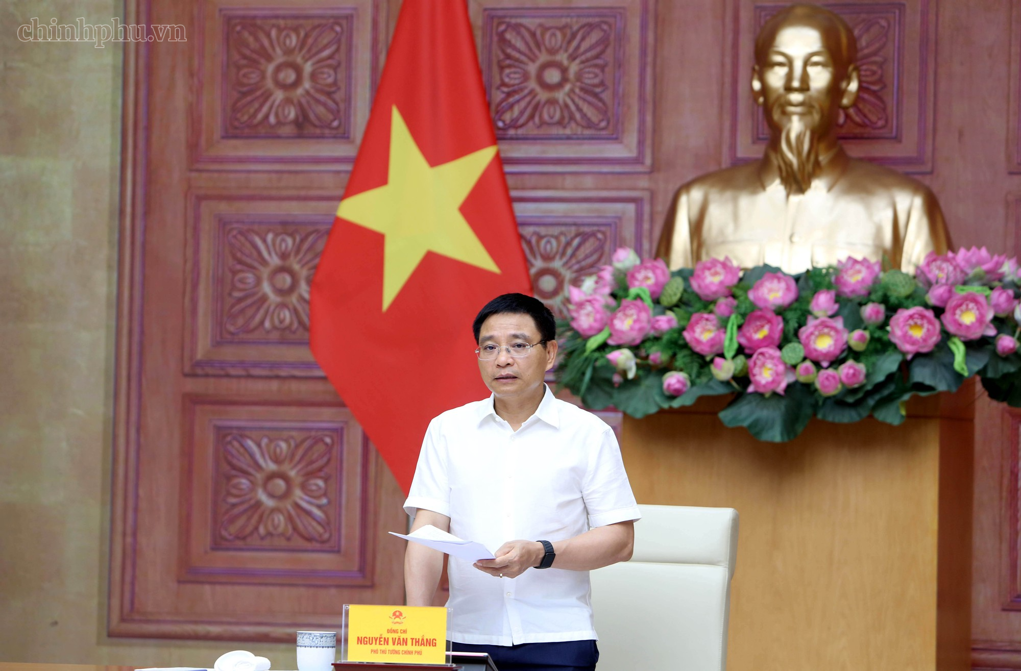 Phó Thủ tướng: Bình ổn thị trường, xử lý nghiêm tình trạng tăng giá bất hợp lý- Ảnh 1.