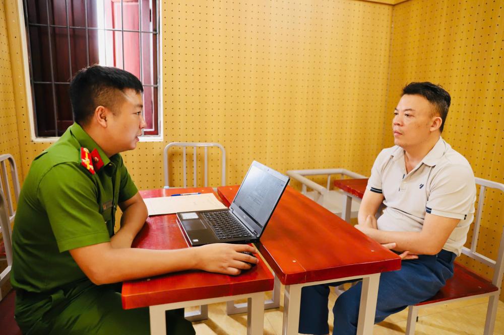Khởi tố đối tượng giả danh lãnh đạo lừa đảo các tài xế, chiếm đoạt hàng trăm triệu đồng- Ảnh 1.