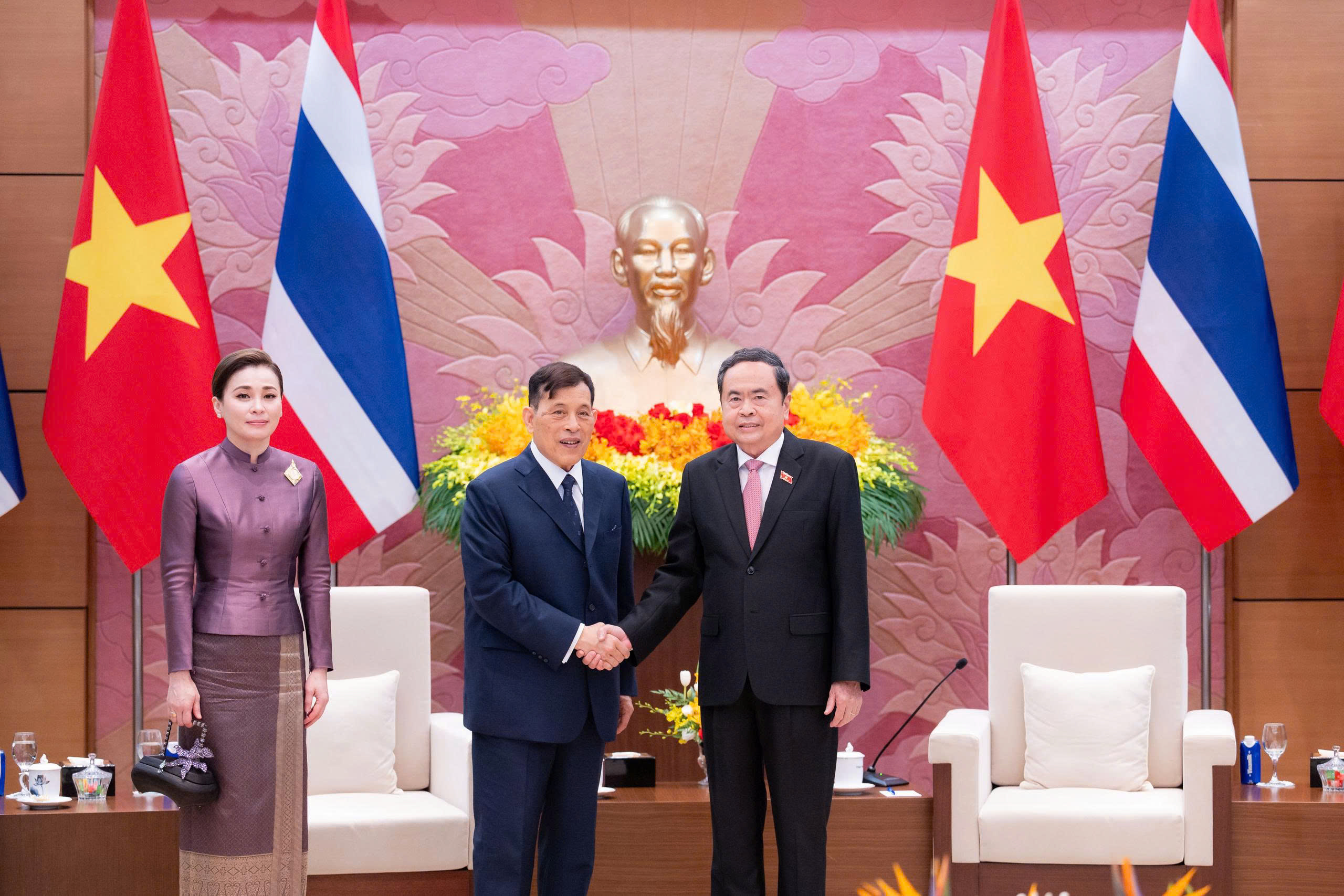 Chủ tịch Quốc hội Trần Thanh Mẫn hội kiến Nhà Vua và Hoàng hậu Thái Lan- Ảnh 1.