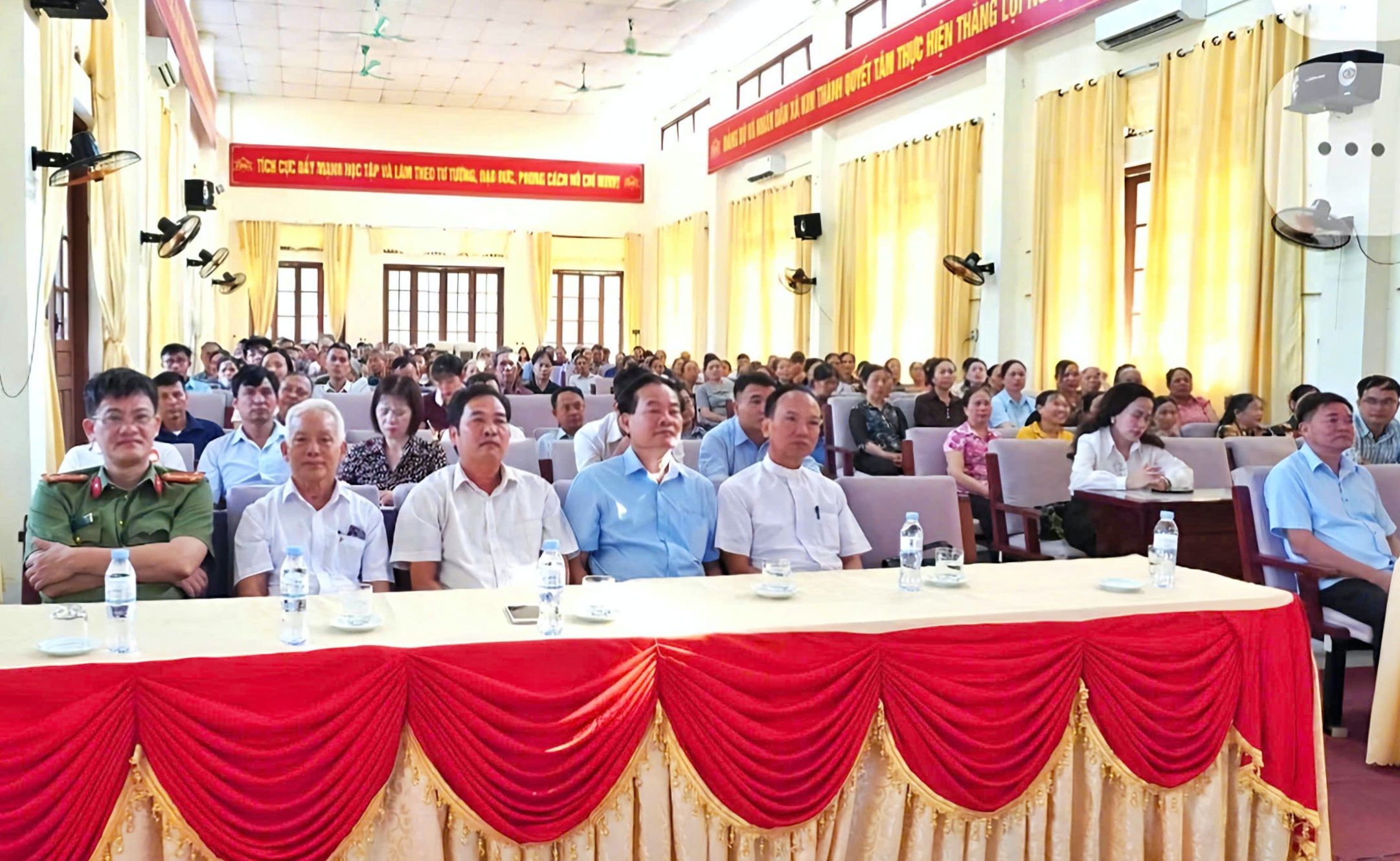 Hải Phòng: Đưa chính sách, pháp luật đến gần hơn với đồng bào Công giáo - Ảnh 1.