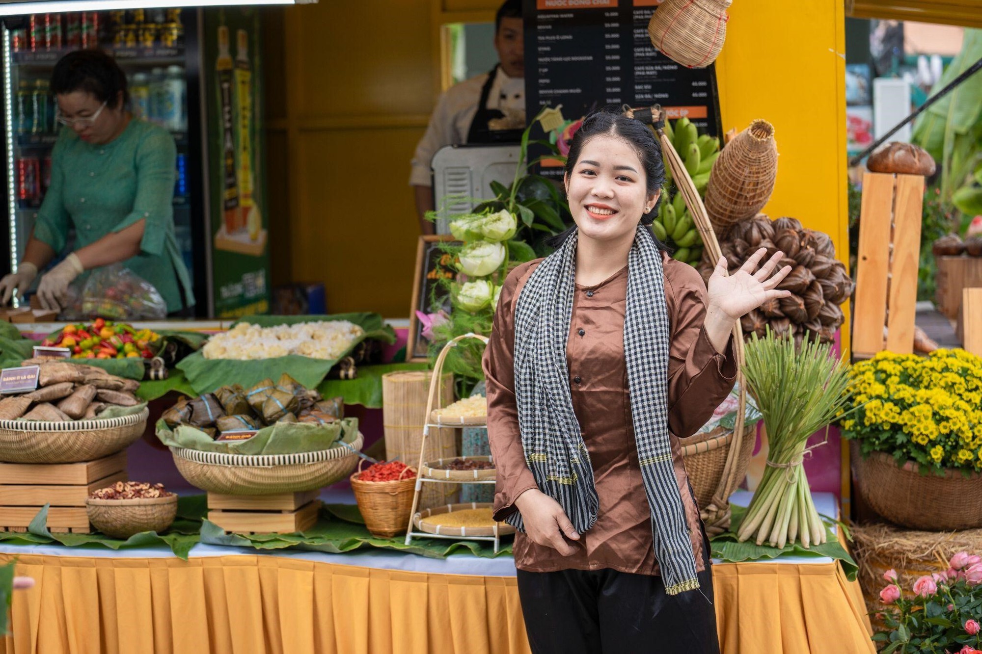 Trung thu Tây Ninh sốt rần rần với Lễ hội nông sản và chợ Lá núi Bà Đen - Ảnh 4.