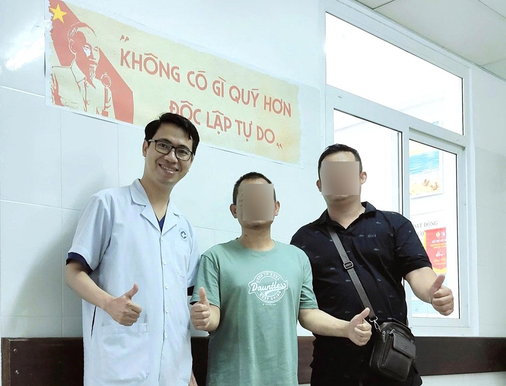 Bác sĩ Việt cứu nam du khách nước ngoài nôn ra máu sau chuyến bay - Ảnh 1.