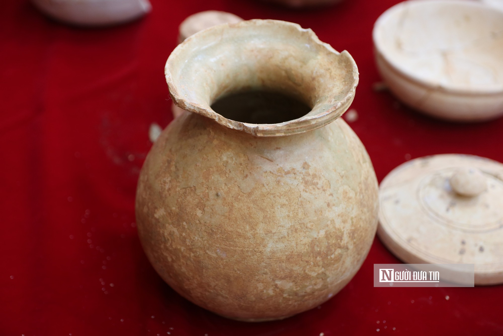 Chiêm ngưỡng hiện vật cổ, trang sức màu vàng dưới hai mộ cổ ở Nghệ An - Ảnh 11.