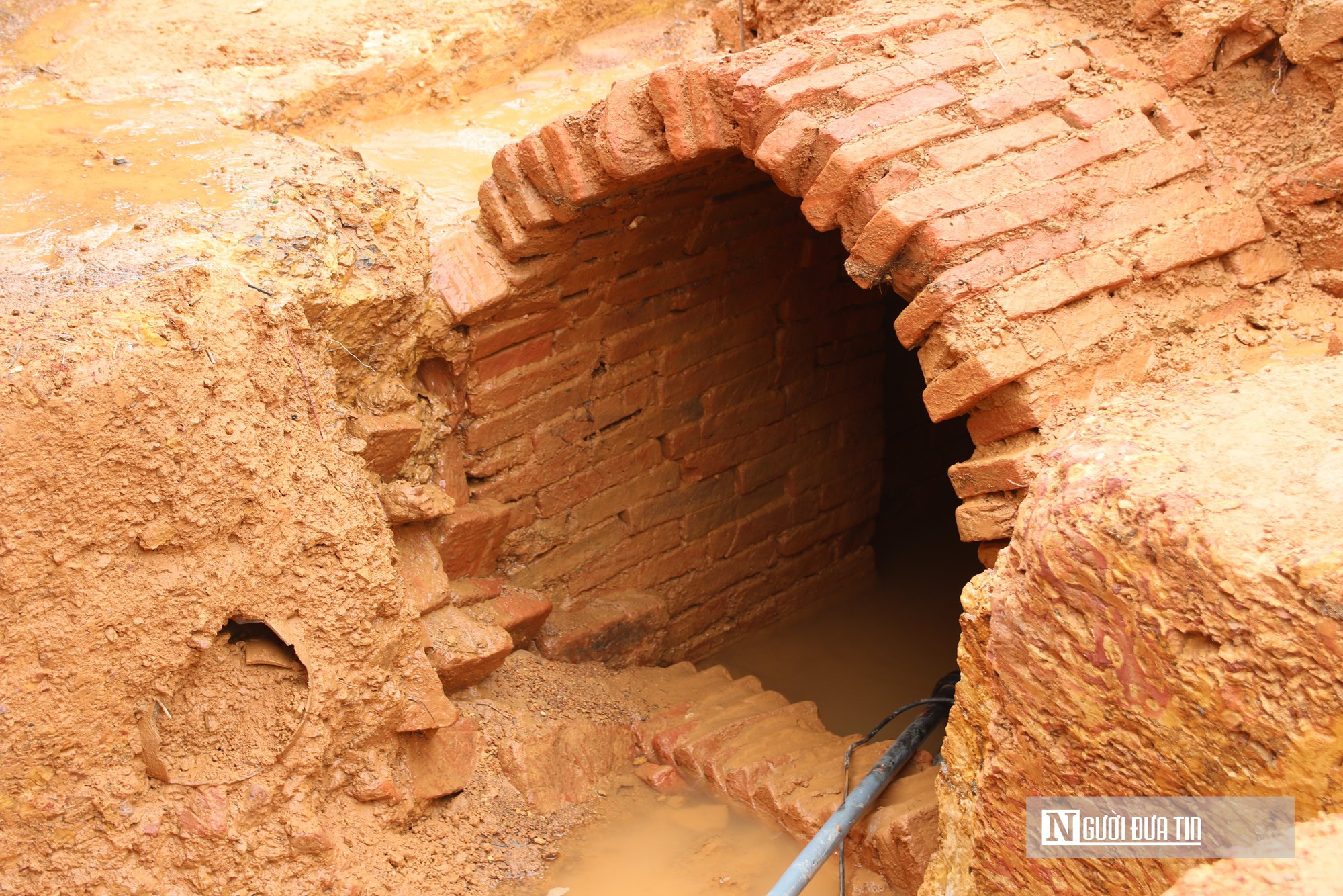 Chiêm ngưỡng hiện vật cổ, trang sức màu vàng dưới hai mộ cổ ở Nghệ An - Ảnh 5.