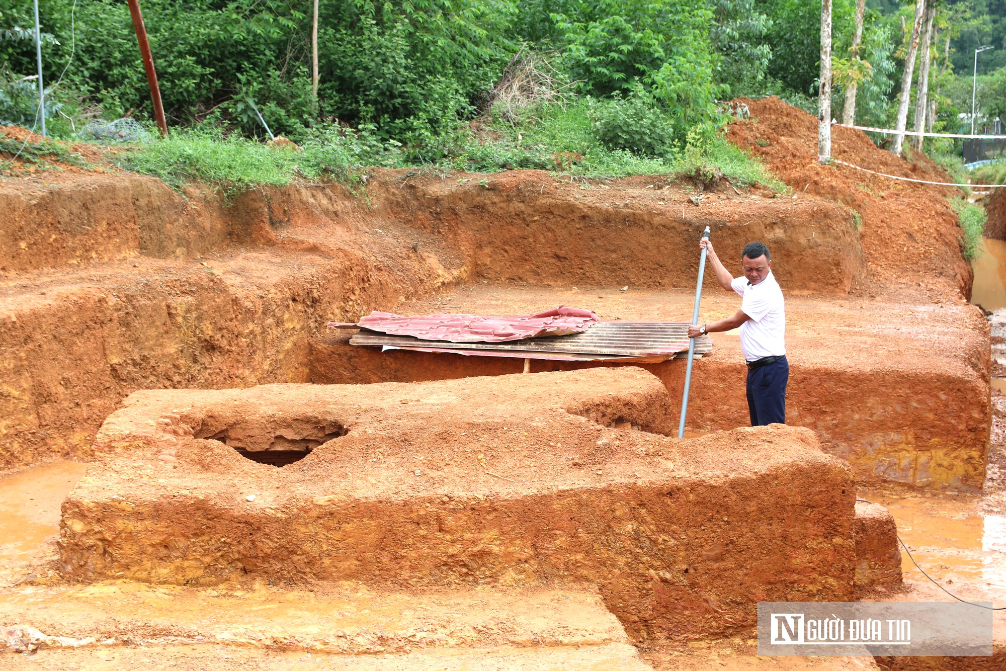 Chiêm ngưỡng hiện vật cổ, trang sức màu vàng dưới hai mộ cổ ở Nghệ An - Ảnh 16.
