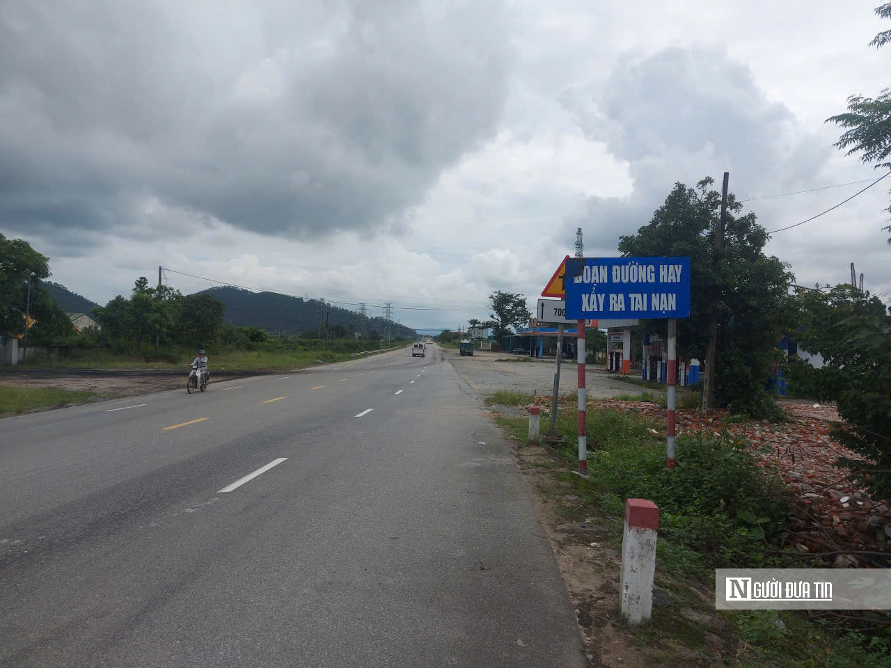 Cận cảnh vết nứt kéo dài, bong tróc mặt đường tuyến Quốc lộ 1 qua tỉnh Hà Tĩnh- Ảnh 2.