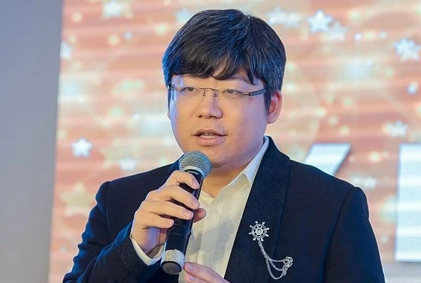 CEO Box Việt Nam Bùi Bá Hiến bị truy nã - Ảnh 1.