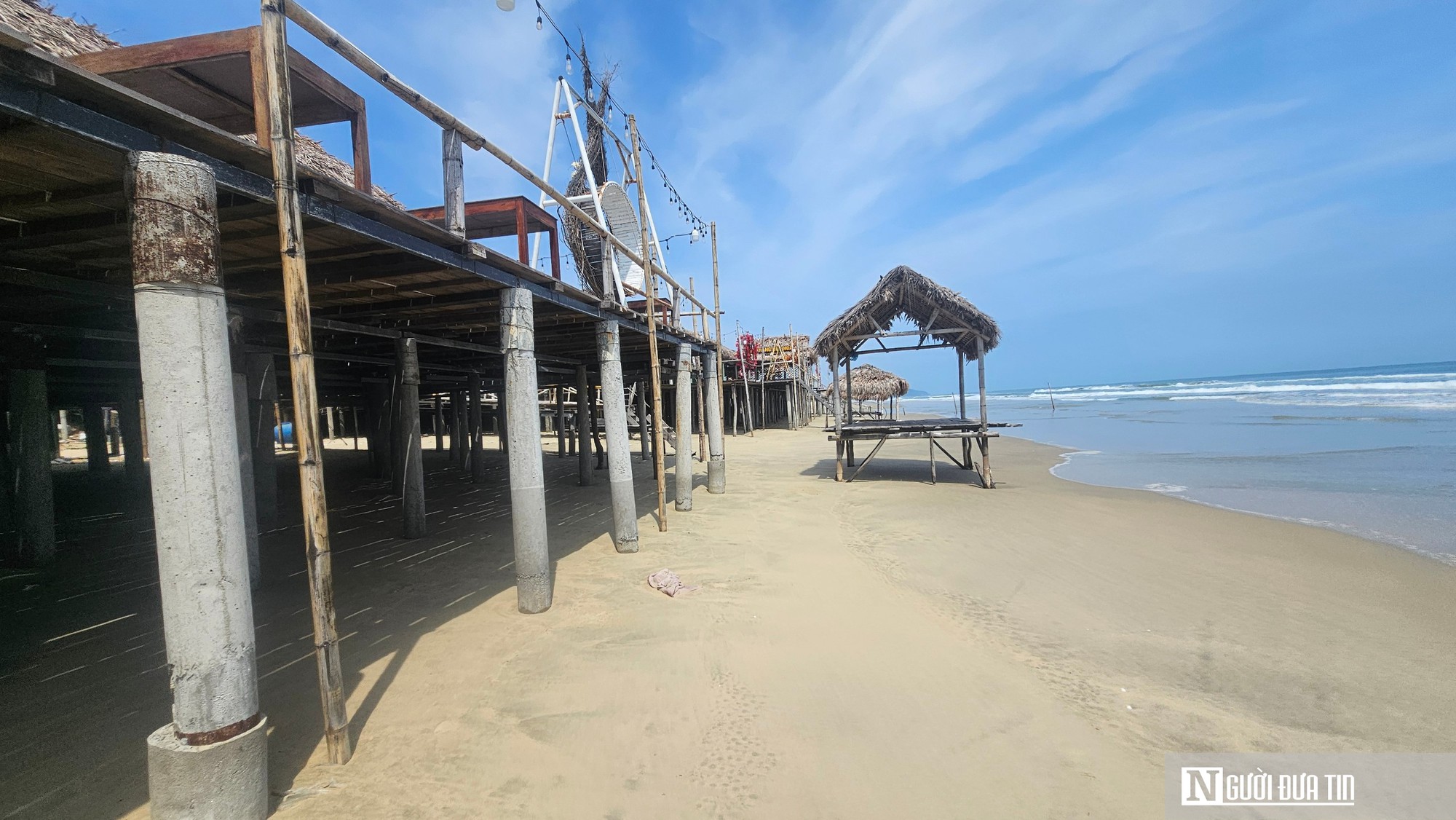 Trước ngày tháo dỡ, hàng quán lấn bãi biển ở vịnh đẹp thế giới đang như thế nào?- Ảnh 6.