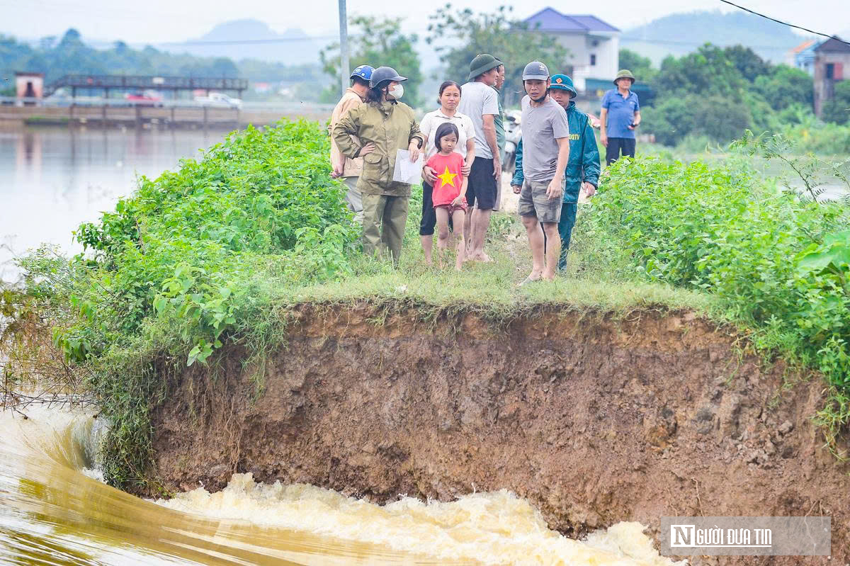 Thanh Hóa: Nỗ lực đảm bảo an toàn cho hàng nghìn hộ dân vùng ngập lụt- Ảnh 2.