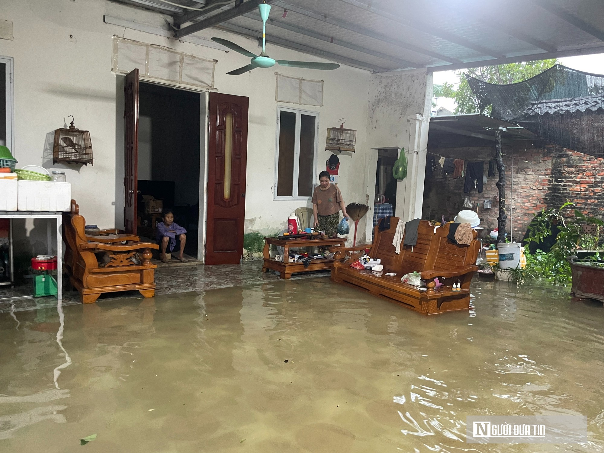 Nhiều khu đô thị Thanh Hóa ngập sâu, dân bì bõm lội nước- Ảnh 6.