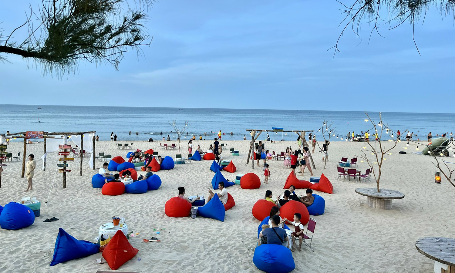 Yêu cầu thu hơn 8,8 tỷ đồng từ các hộ kinh doanh ở biển Nhật Lệ- Ảnh 1.
