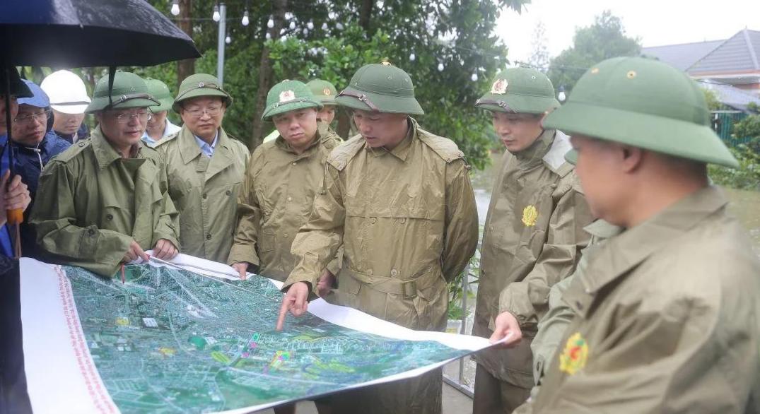 Nhiều khu đô thị Thanh Hóa ngập sâu, dân bì bõm lội nước- Ảnh 11.