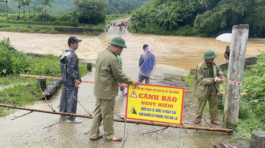 Nhiều tuyến giao thông trọng điểm ở Thanh Hóa vẫn ngập, sạt lở- Ảnh 8.