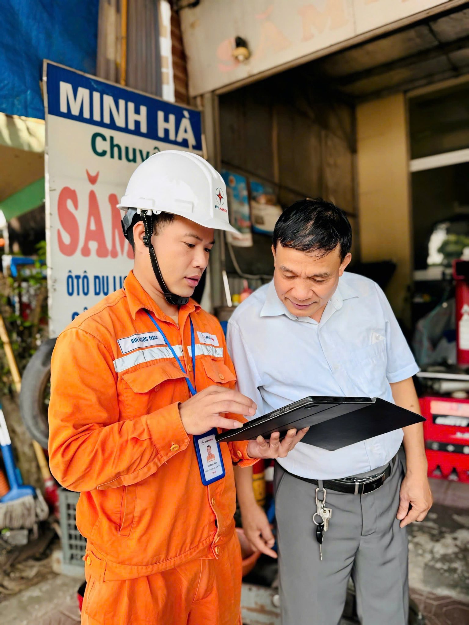 EVNHANOI triển khai ký lại Hợp đồng mua bán điện theo biểu mẫu mới - Ảnh 1.