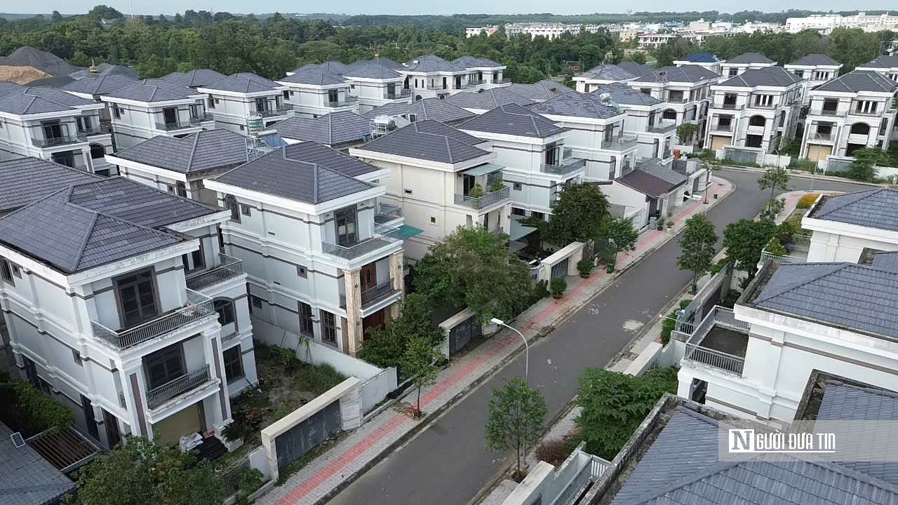 KDC Bửu Long: Nhà xây xong bỏ hoang, cỏ mọc um tùm- Ảnh 1.