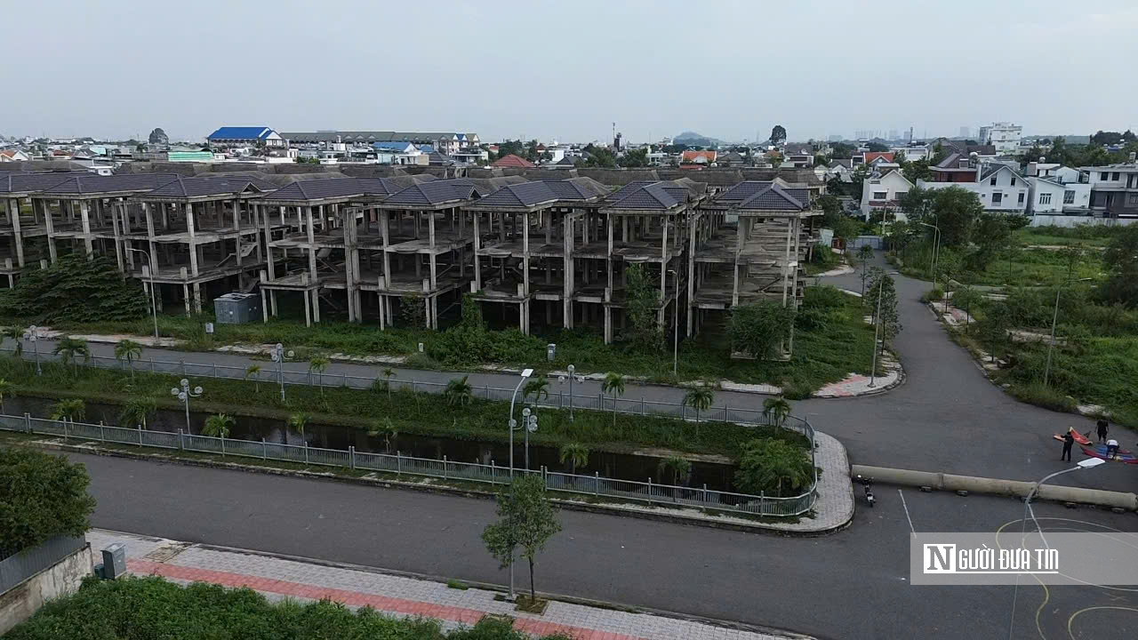 KDC Bửu Long: Nhà xây xong bỏ hoang, cỏ mọc um tùm- Ảnh 4.
