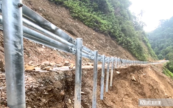 Vừa vận h&agrave;nh 2 th&aacute;ng, tuyến đường 475 tỷ xuy&ecirc;n rừng ở Huế đ&atilde; bị mưa lũ &ldquo;thử th&aacute;ch&rdquo;- Ảnh 1.
