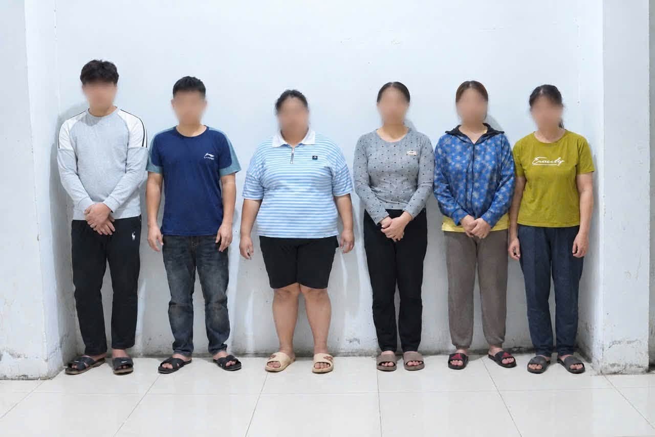 Vụ livestream gây rối ở Bệnh viện Hữu nghị Lạc Việt: Khởi tố 2 cặp thông gia - Ảnh 1.