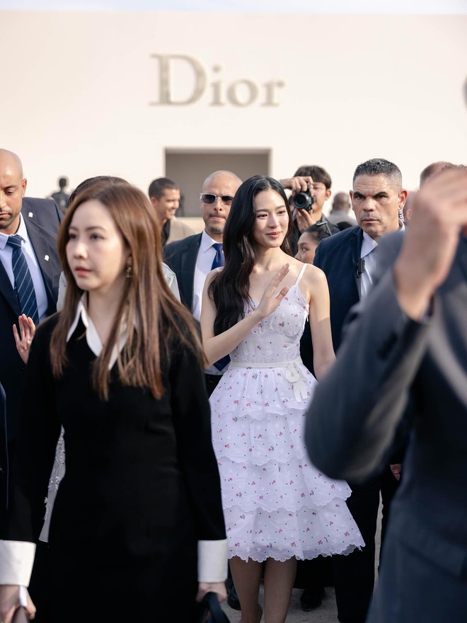 &ldquo;Người phụ nữ đẹp nhất thế giới&rdquo; năm 2026 c&oacute; khối t&agrave;i sản v&agrave; thu nhập khủng khiến nhiều người mơ ước - Ảnh 5.