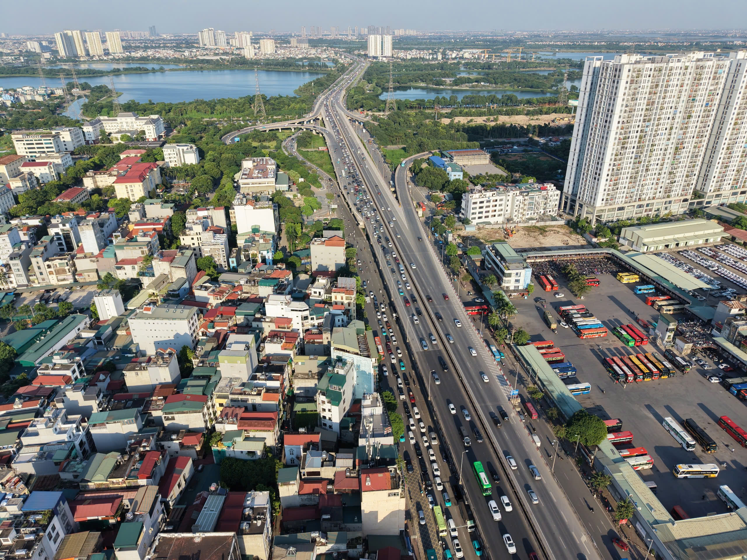 Ngày cuối nghỉ lễ 2/9: Cửa ngõ Hà Nội đông xe nhưng không “nghẹt thở” - Ảnh 1.