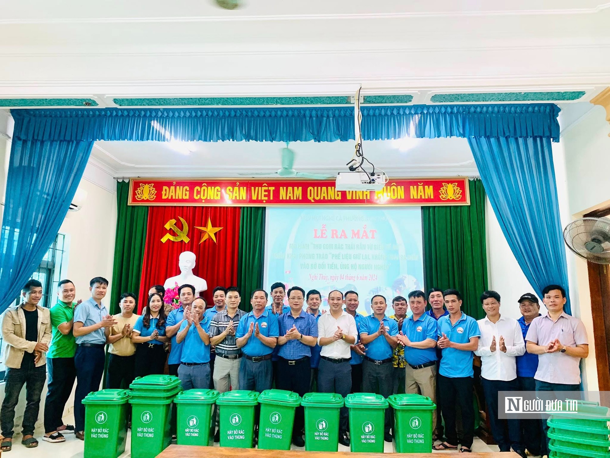 Những người thầm lặng “canh giữ” nơi biển cả: Thu gom rác thải từ biển vào bờ gây quỹ tặng ngư dân nghèo - Ảnh 3.