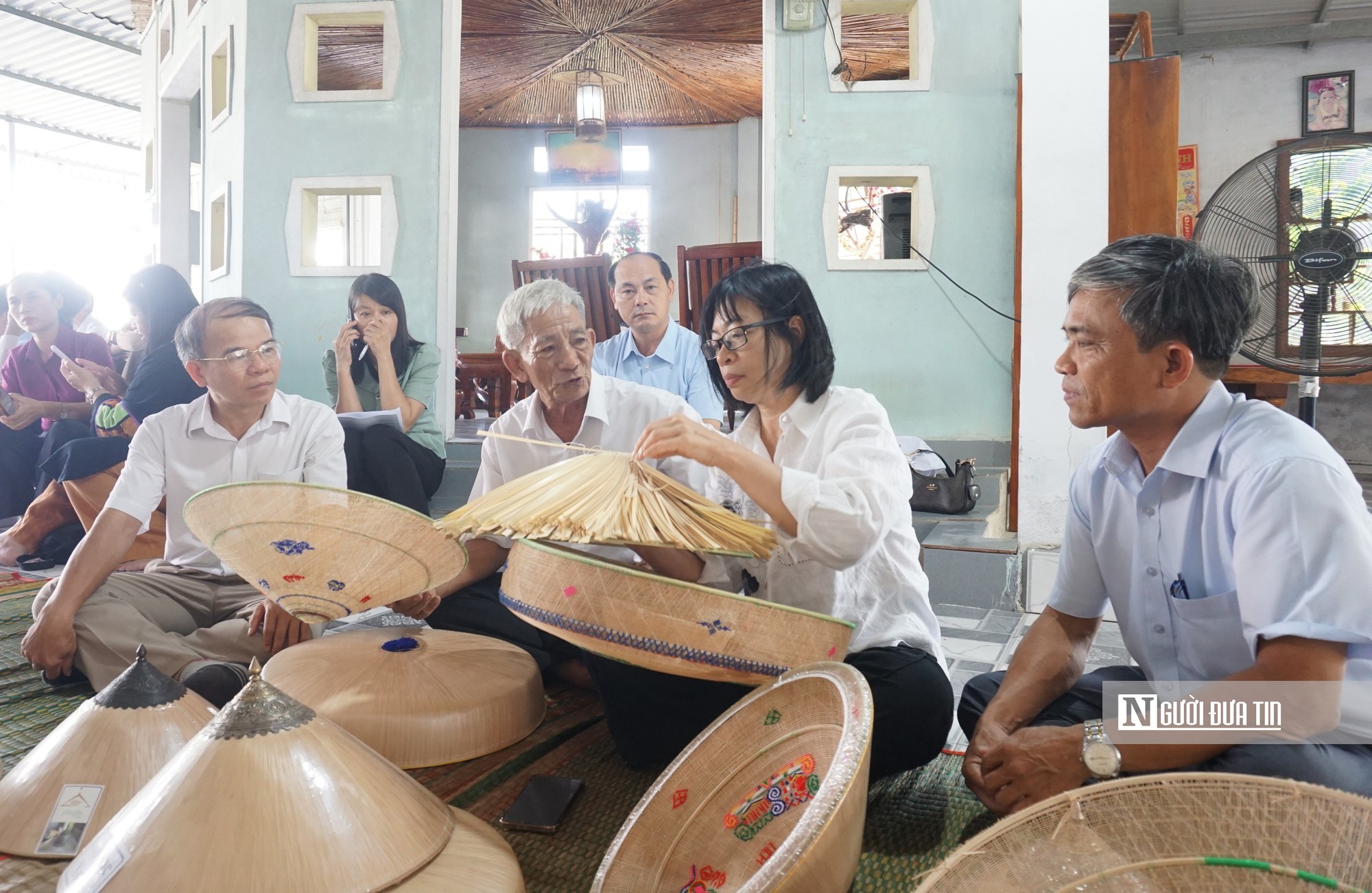 Hướng đi mới cho làng nghề nón ngựa 300 năm tuổi- Ảnh 1.