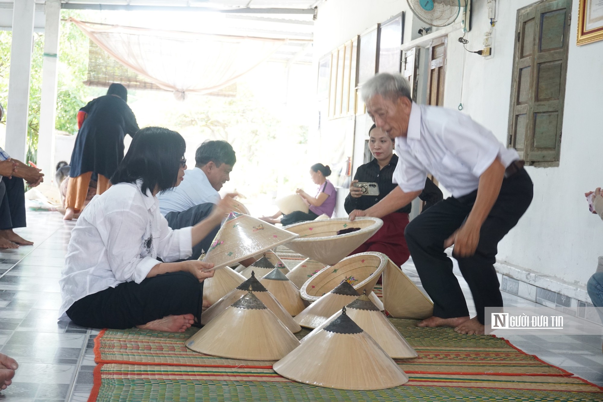 Hướng đi mới cho làng nghề nón ngựa 300 năm tuổi- Ảnh 2.