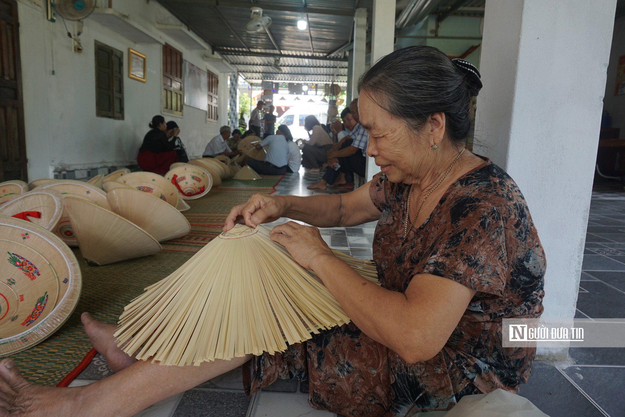 Hướng đi mới cho làng nghề nón ngựa 300 năm tuổi- Ảnh 4.
