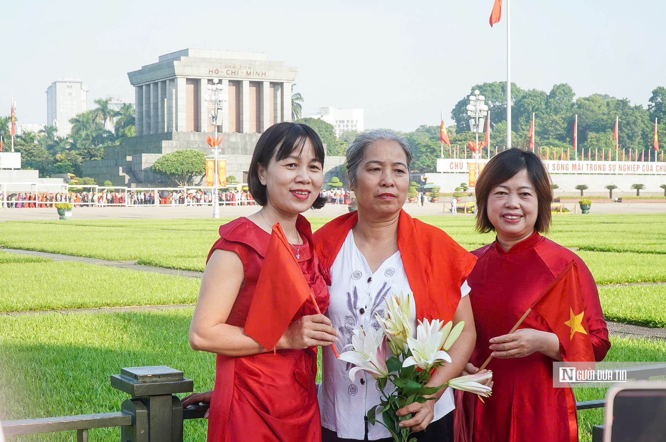 Hà Nội: Người dân rộn ràng xuống phố mừng Quốc khánh 2/9- Ảnh 7.