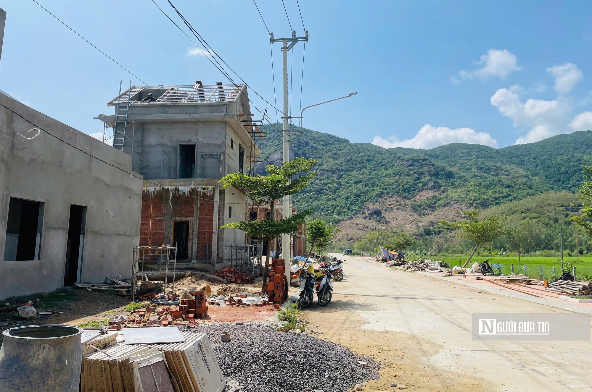 Rời khu sạt lở núi Cấm, người dân yên tâm trong ngôi nhà mới- Ảnh 10.
