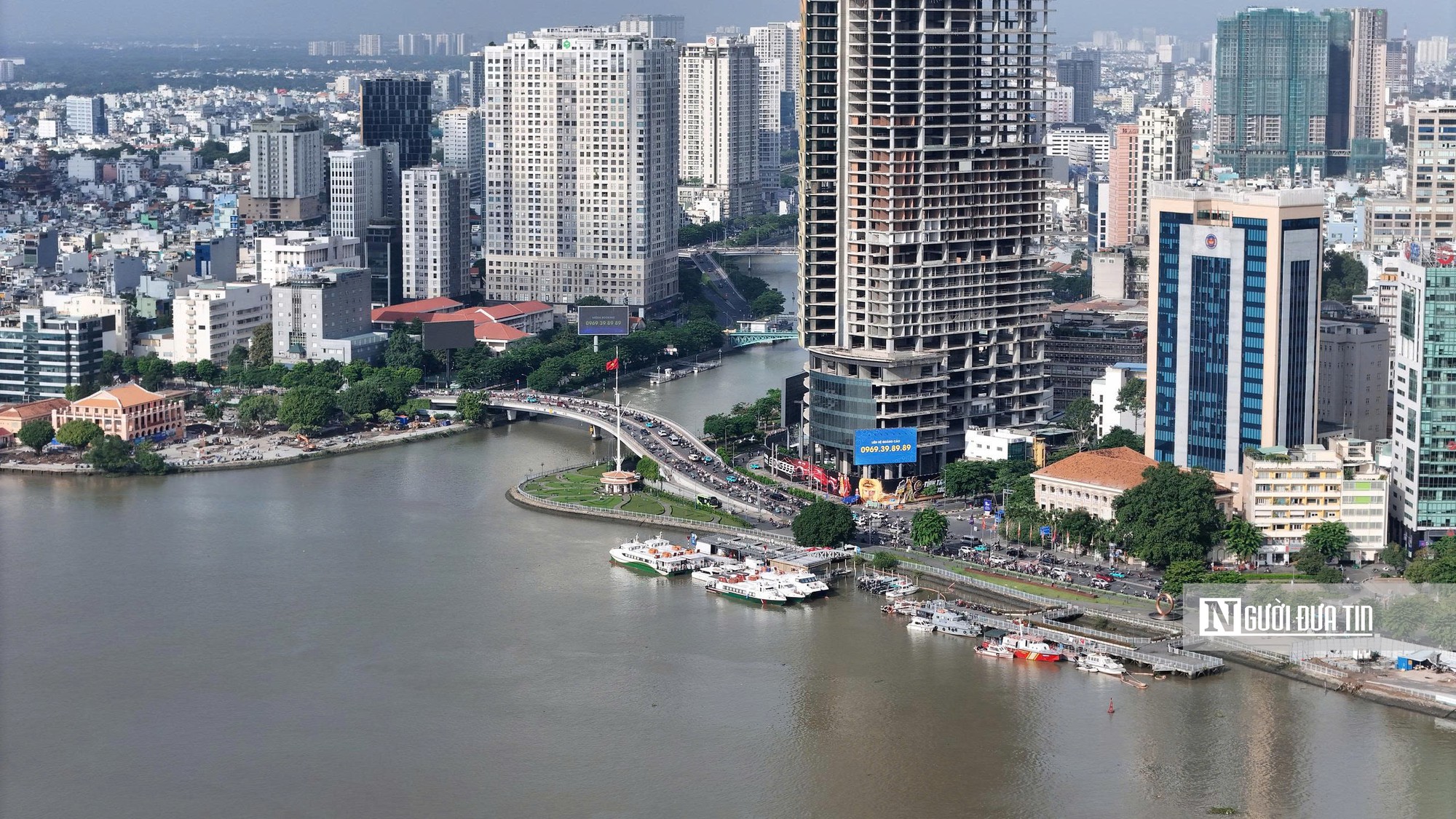 Lỡ hẹn mốc 2/9, cầu đi bộ dáng “lá dừa nước" dồn lực hợp long trong tháng 9- Ảnh 9.