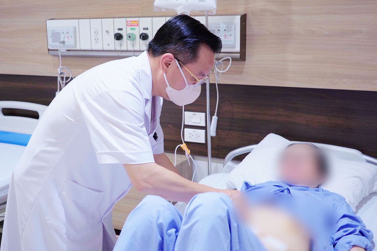 3 giờ “cân não” giành cơ hội sống cho cụ bà 78 tuổi mắc ung thư dạ dày- Ảnh 1.
