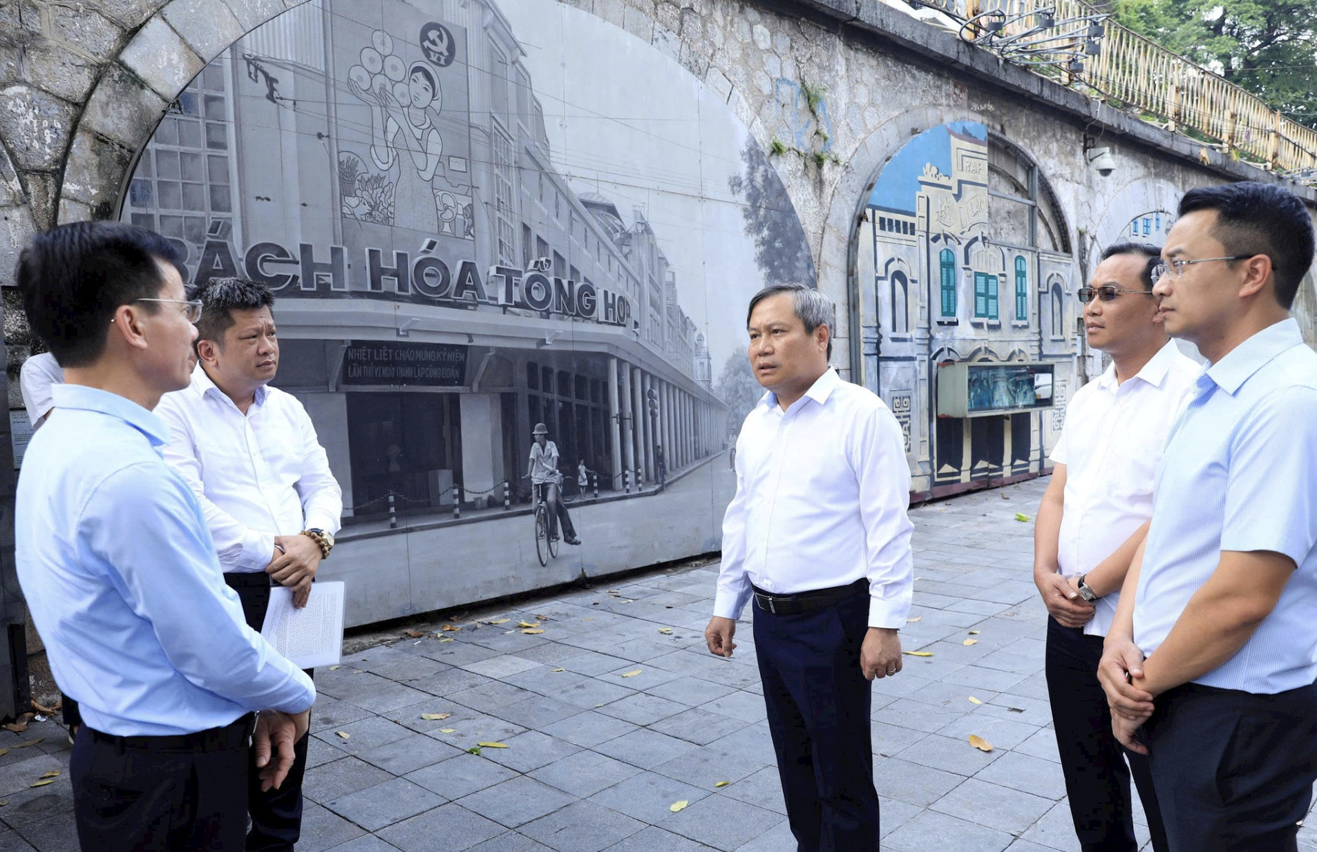 Hà Nội: Tuyệt đối không để có mặt bằng nhưng nhà thầu triển khai chậm - Ảnh 1.