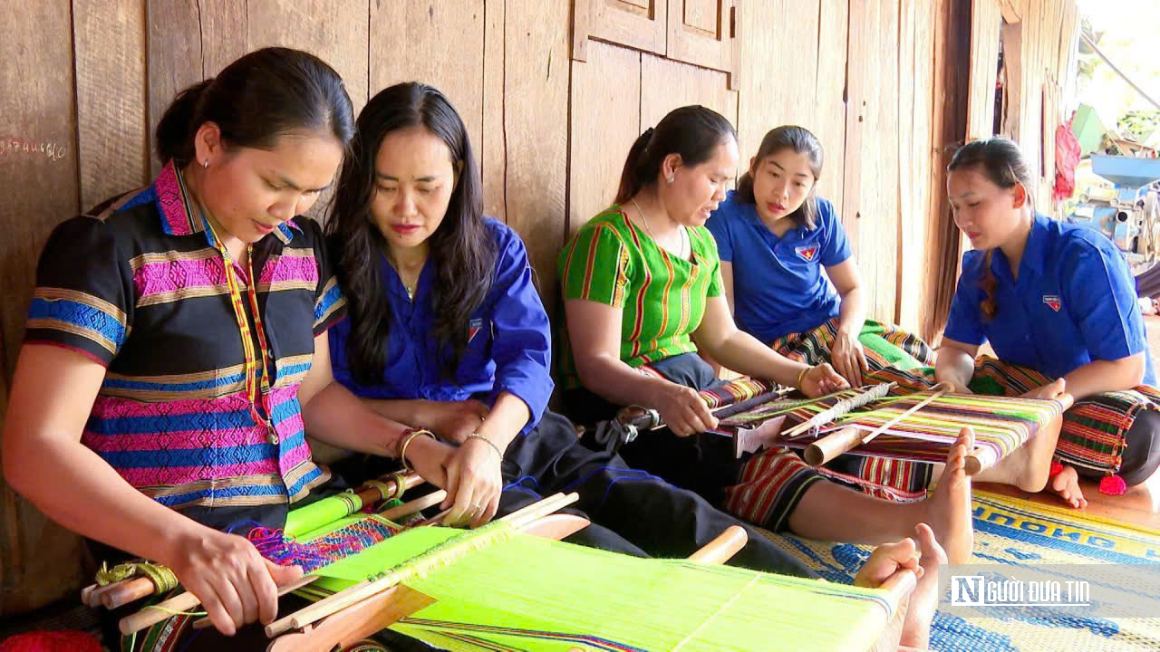 Đánh thức và phát huy di sản phi vật thể - Kỳ 2: Khi cộng đồng tự giữ nghề - Ảnh 3.