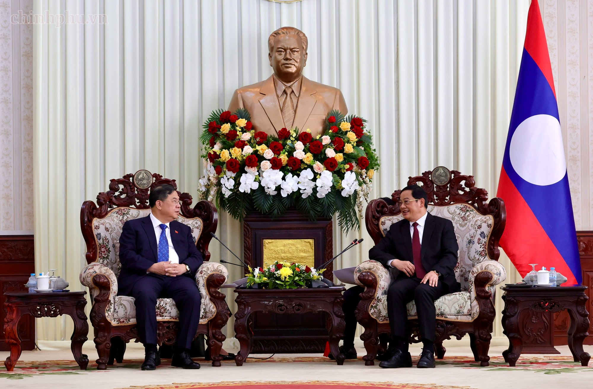 Phó Thủ tướng Phạm Gia Túc chào Tổng Bí thư, Chủ tịch nước và Thủ tướng Lào - Ảnh 2.