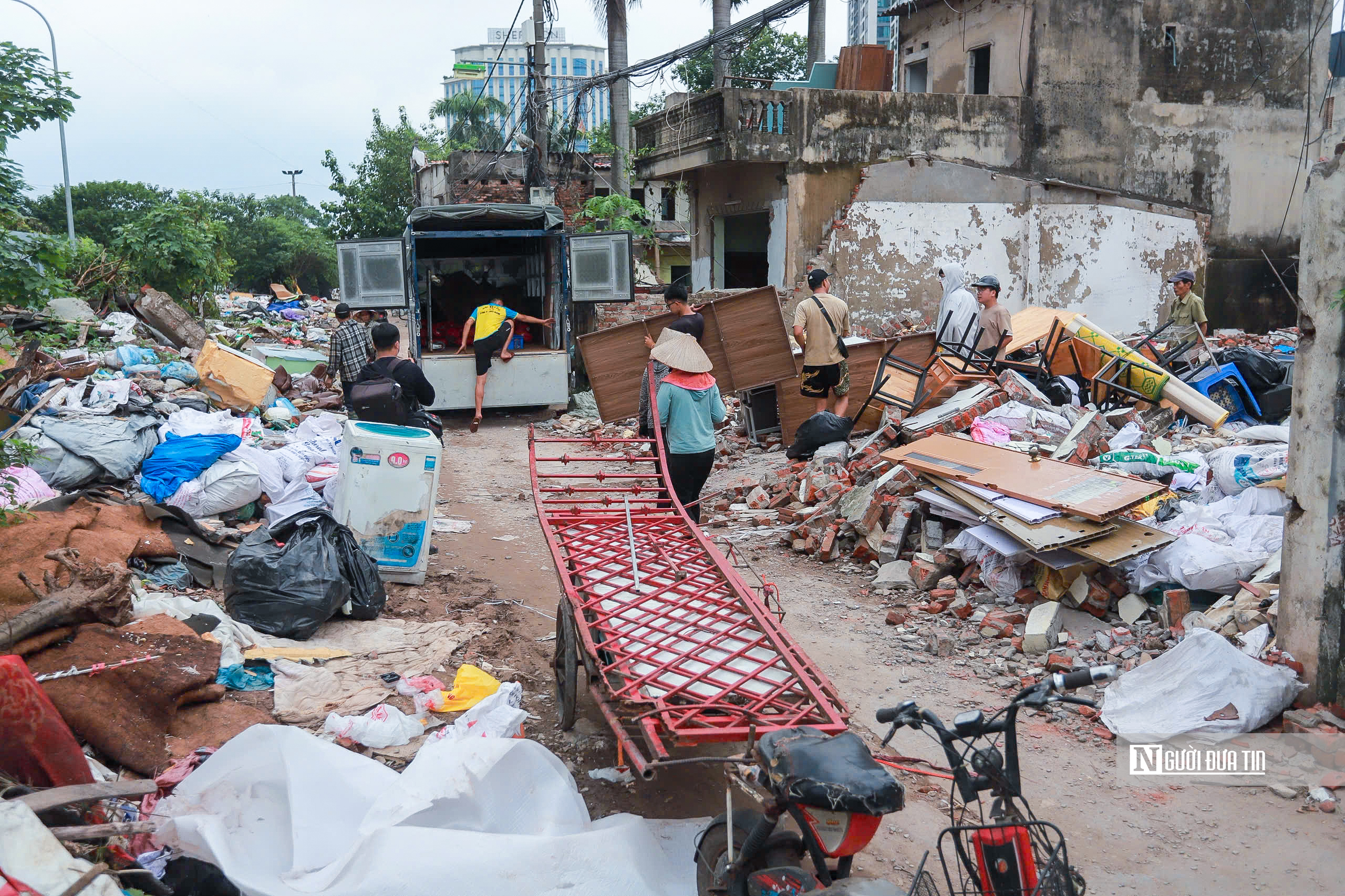 Hà Nội: Người dân phá dỡ nhà cửa, bàn giao mặt bằng làm đường nối Phạm Hùng - Lê Đức Thọ- Ảnh 9.