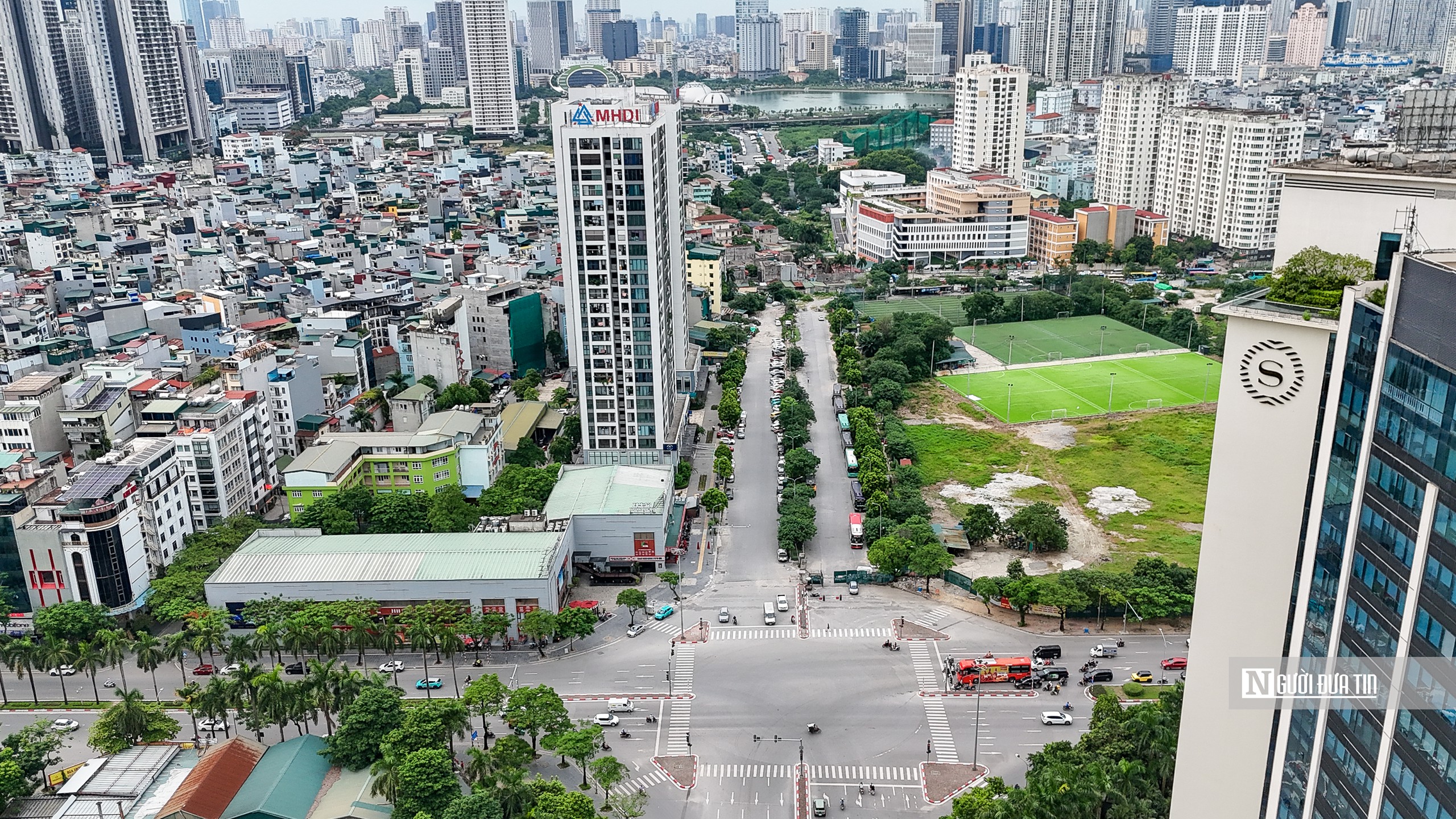 Hà Nội: Người dân phá dỡ nhà cửa, bàn giao mặt bằng làm đường nối Phạm Hùng - Lê Đức Thọ- Ảnh 1.