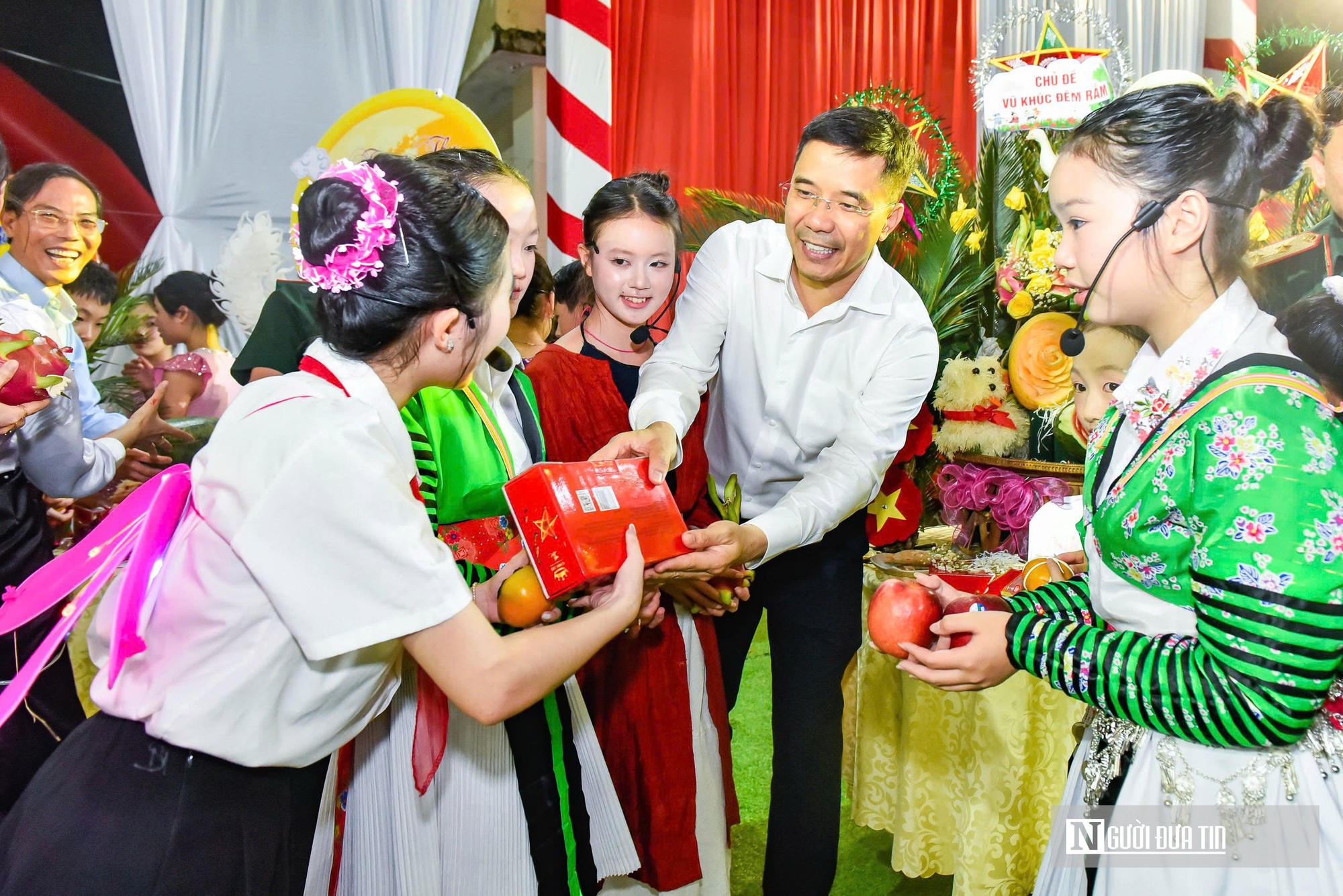 Từ lớp học biên cương đến đêm hội Trung thu ấm áp của trẻ em vùng biên Thanh Hóa - Ảnh 9.